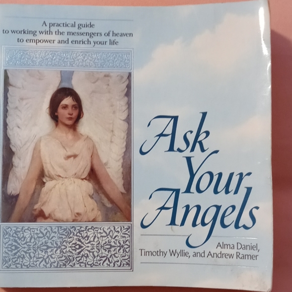 BOOK  ASK YOUR ANGELS BY DANIEL, WYLLIE, RAMER - Picture 3 of 6